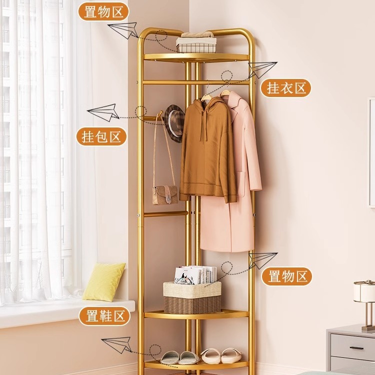 Los percheros de ropa en la habitación del hogar no ocupan un área, percheros, esquinas del dormitorio del piso al techo, estantes para ropa pequeños, perchas laterales para la cama