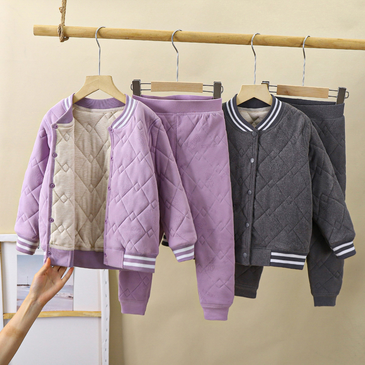 Uniformes escolares infantiles artefactos de otoño y invierno nuevos tres capas de algodón de algodón para niños con camisa de algodón gruesa con chaqueta de algodón para niñas clase A
