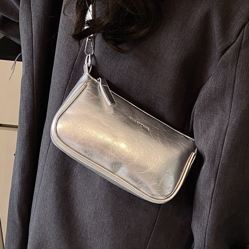 High-End Textured Small Bag for Women 2026 New Summer Versatile Crossbody Bag Fashionable Super Popular Single Shoulder Underarm Small Square Bag