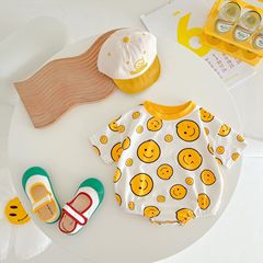 23夏款新品0-2歲嬰兒服裝 滿印笑臉男女寶寶潮款三角包屁哈衣爬服