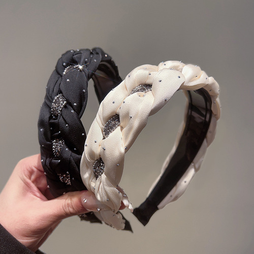 Black rhinestone twist high skull headband for girls with a high-end sense of going out and versatile hairpins and hair accessories for face wash headbands and hair bundles