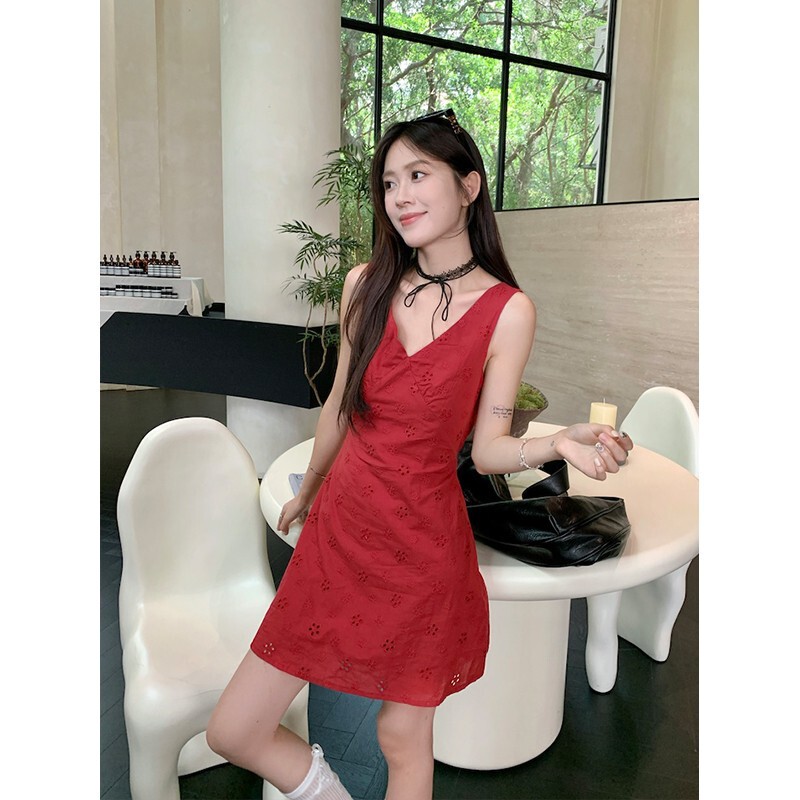 French Red V-neck Sleeveless Vest dress Children's Summer 2025 New High-end Seaside Vacation Skirt French Red V-neck Sleeveless Vest dress Children's Summer 2025 New High-end Seaside Vacation Skirt