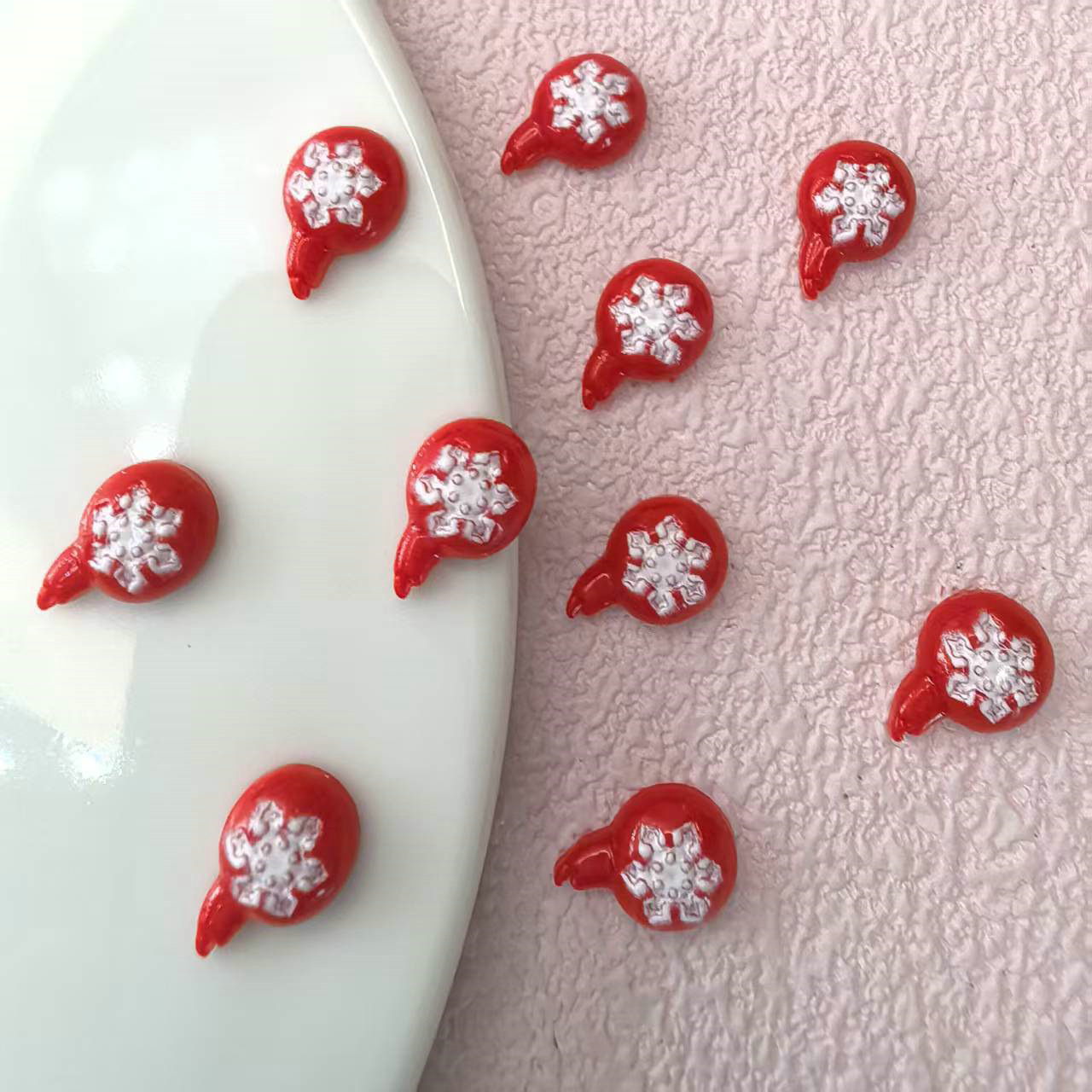 圣诞雪花旗帜钱袋圣诞树气球手套房子饰品配件美甲饰品批发义乌工