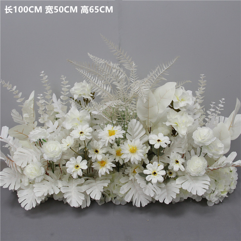 新商品の結婚祝いの大きいタイプの花を並べて絹の花の完成品の装飾をシミュレーションします。|undefined