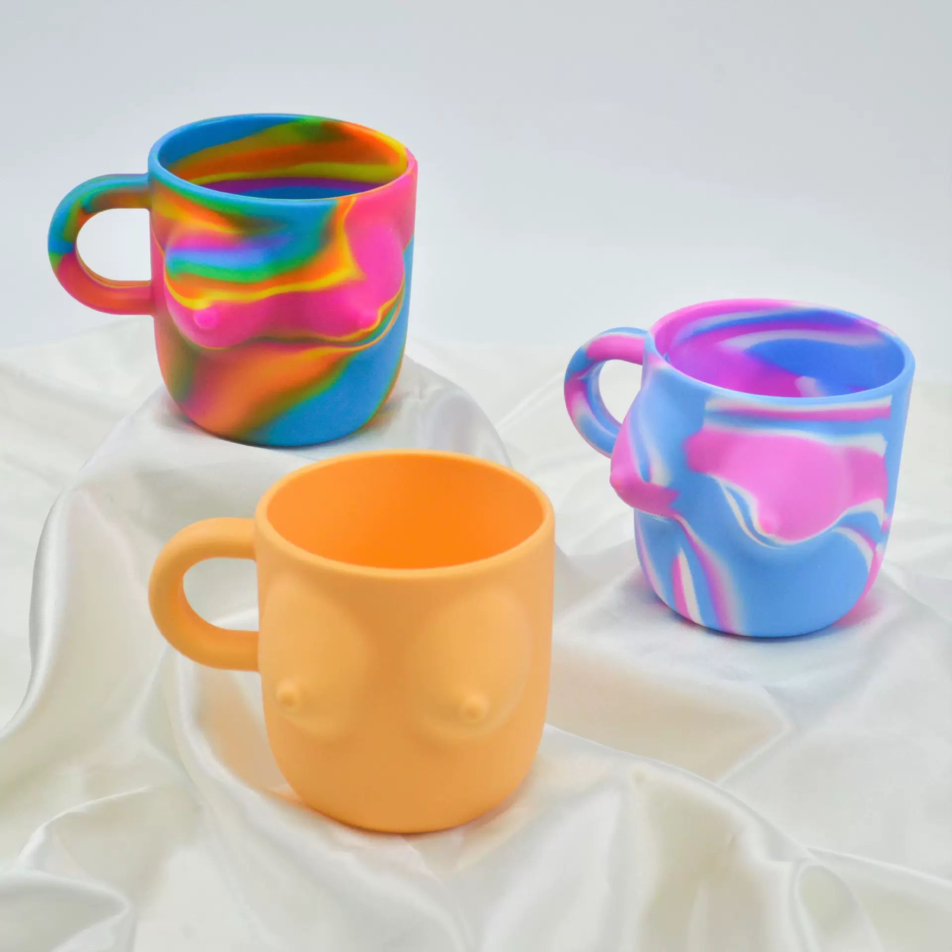 亚马逊新品300ML女款大胸创意硅胶水杯跨境迷彩人体胸部杯子