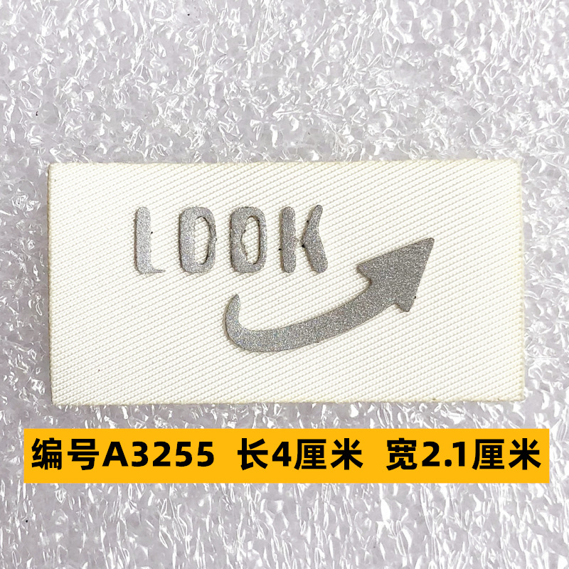 Sombrero, pantalón, equipaje, ropa para bebés, ropa para mascotas, ropa para niños, accesorios de ropa, etiquetas de tela, insignias, accesorios de marca registrada 4 muestras