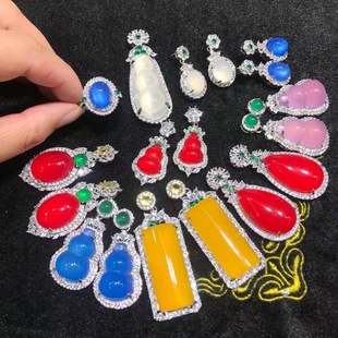 ��Ȼ������������朽�ɫ���F�M�G����A�Ƕֱ���W�t��Ů�錚