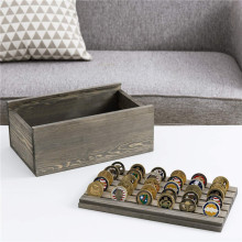 复古灰色木质军事挑战硬币和赌场筹码展示架，带收藏储物盒