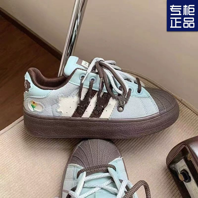 Японские раковины головы колледжа стиль цветовых маленьких белых туфель женские 2024 весна и лето новые дикие корейские персонализированные модные туфли