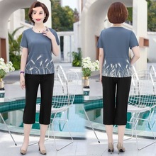 新款中老年妈妈装夏装短袖T恤夏季大码休闲宽松高档女装遮肚上衣