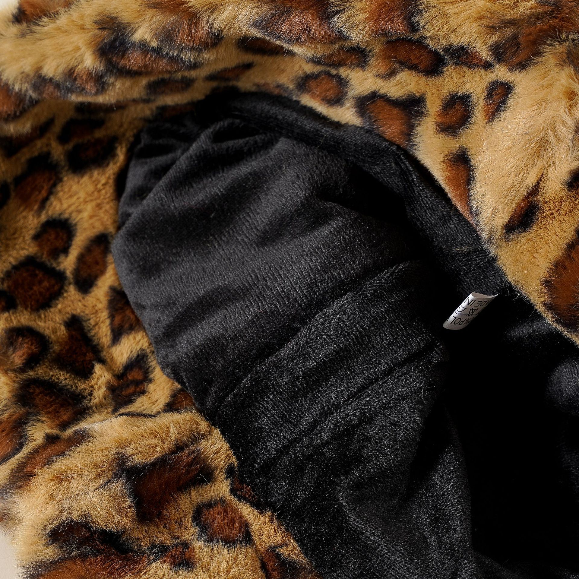 Japonés Otoño e Invierno lindo leopardo oso oído bola de peluche pescador sombrero caliente engrosada cuenca sombrero protección del oído sombrero de dibujos animados