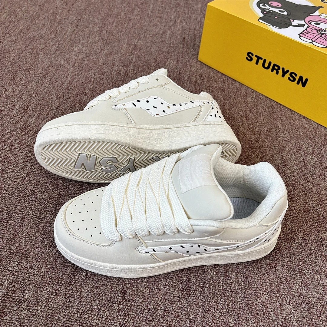 Zapatos deportivos transpirables planos de verano de 2025, nuevos zapatos de mujer que se ajustan a los zapatos casuales de nicho, zapatos blancos pequeños para mujeres