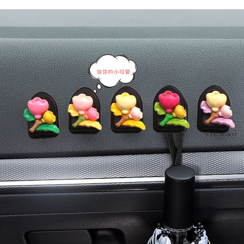 Nuevos adornos de automóviles de tulipanes para niñas decoración de consola central de automóviles frescos adornos de flores de cabeza