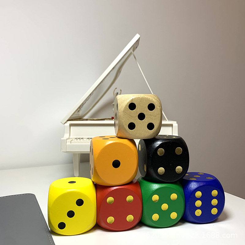 Factory Direct Supply of Solid Wood 50mm Wooden Dice with Rounded Corners, Dice for Tabletop Games, Props and Accessories Processing