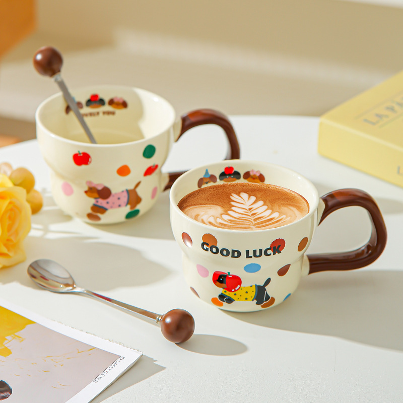 Serie de tazas de perro de salchicha chicas lindas tazas de agua potable domésticas nuevas tazas de café de desayuno de cerámica 2025 tazas