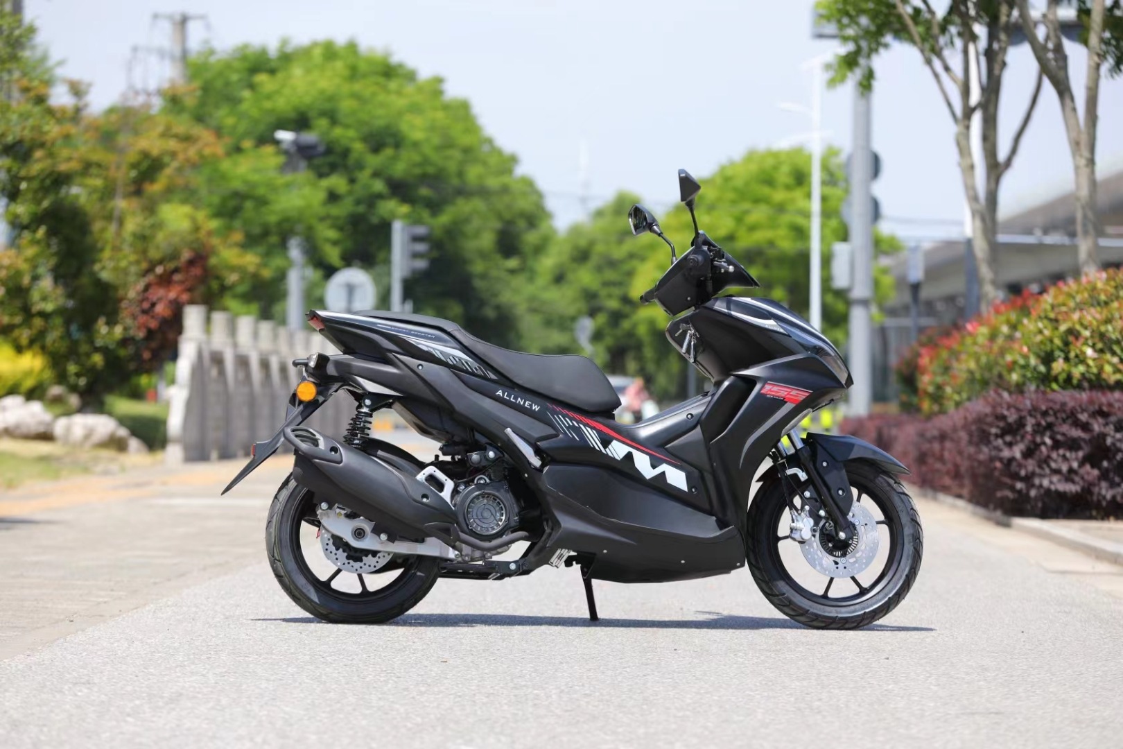 Factory Direct Sales Nvx Fuel-Powered Motorcycle Adult Mobility Scooter 150Cc Large-Displacement Street Bike Motorcycle