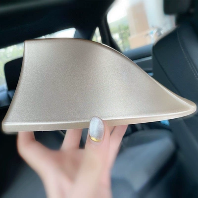 fin tail wing roof decoration: vehicle antenna