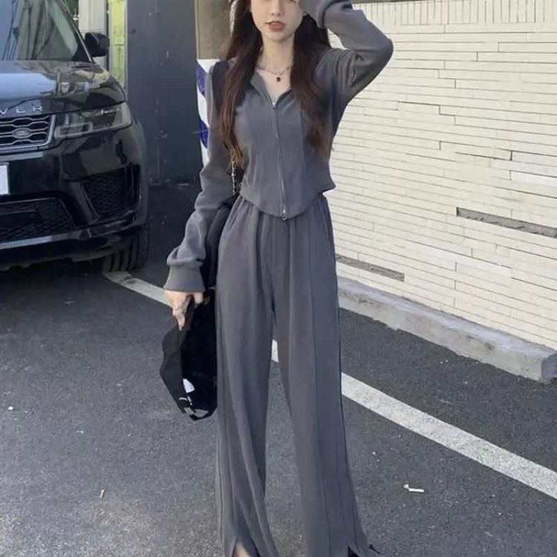 회색 상의 + 바지