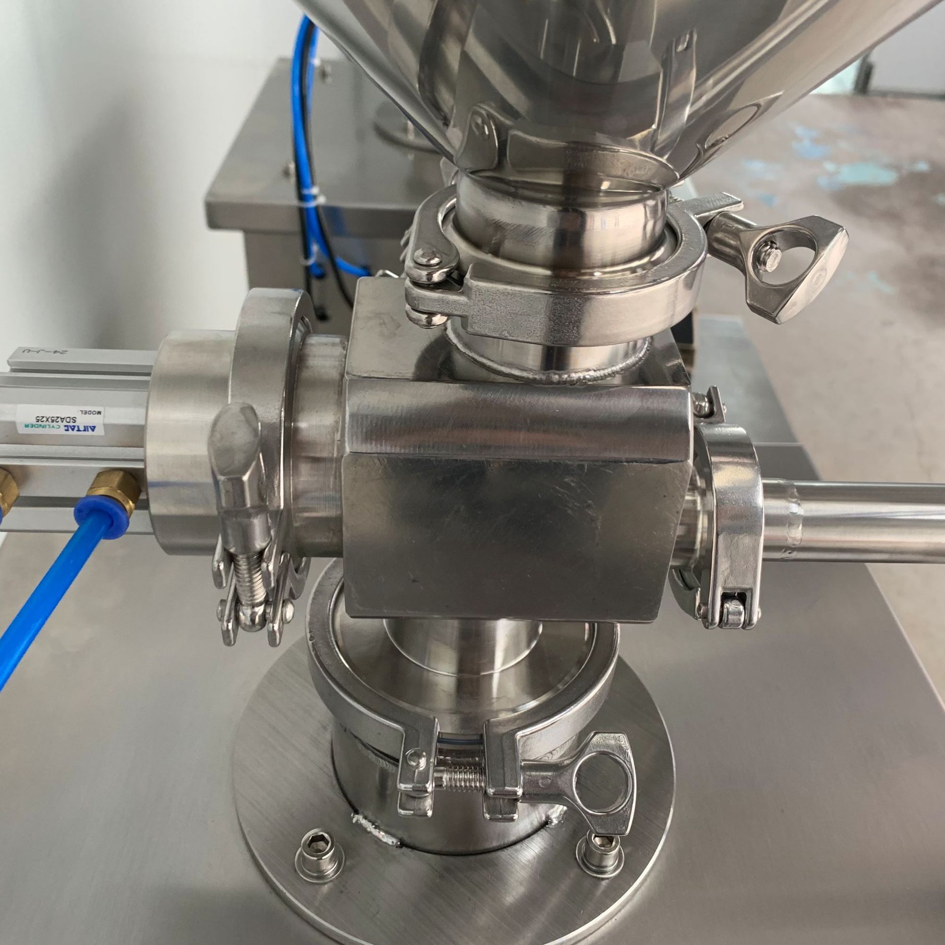 Զ����ʽ�����װ��Һ�嶨����װ��ϴ��Һ��װ�豸ƿװ����װ