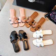 严选网红同款养马女孩GD版水钻方头H型沙滩休闲百搭凉拖鞋女外穿