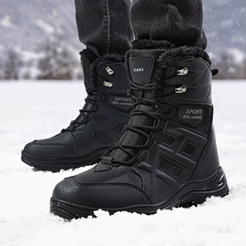 足球鞋;羽毛球鞋;登山鞋