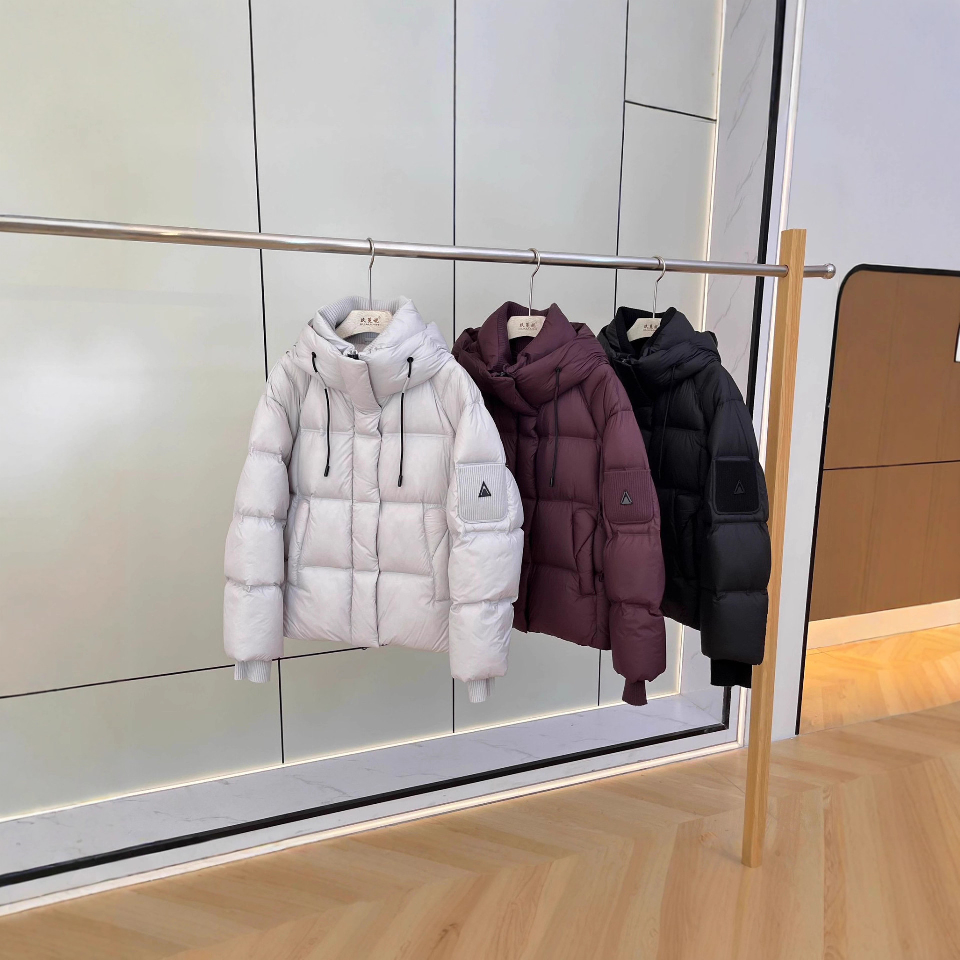 Cloud Texture Zero Pressure 2025 Winter New Fluffy Fashionable Korean Style Casual Hooded Short down Jacket for Women