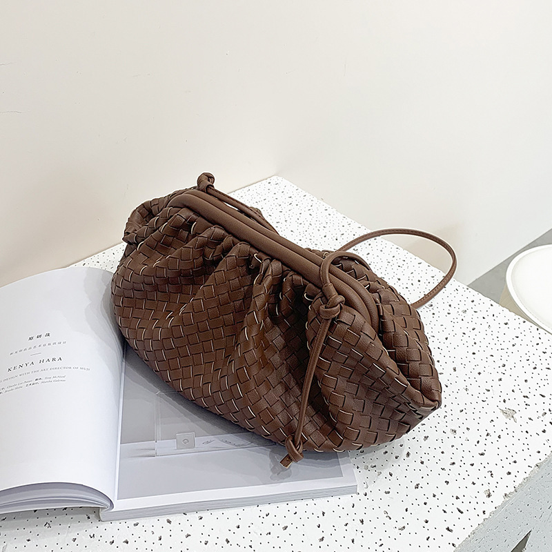 Bolso de hombro de cuero suave de alta gama, estilo nube tejido a mano transfronterizo, novedad de invierno 2025, para mujer, bandolera de moda