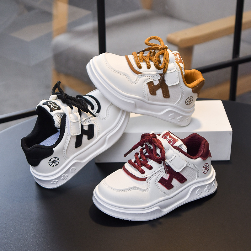 Zapatos de suela suave para niños 2025 primavera nuevos zapatos deportivos para niños pequeños velcro casual zapatos blancos transfronterizos