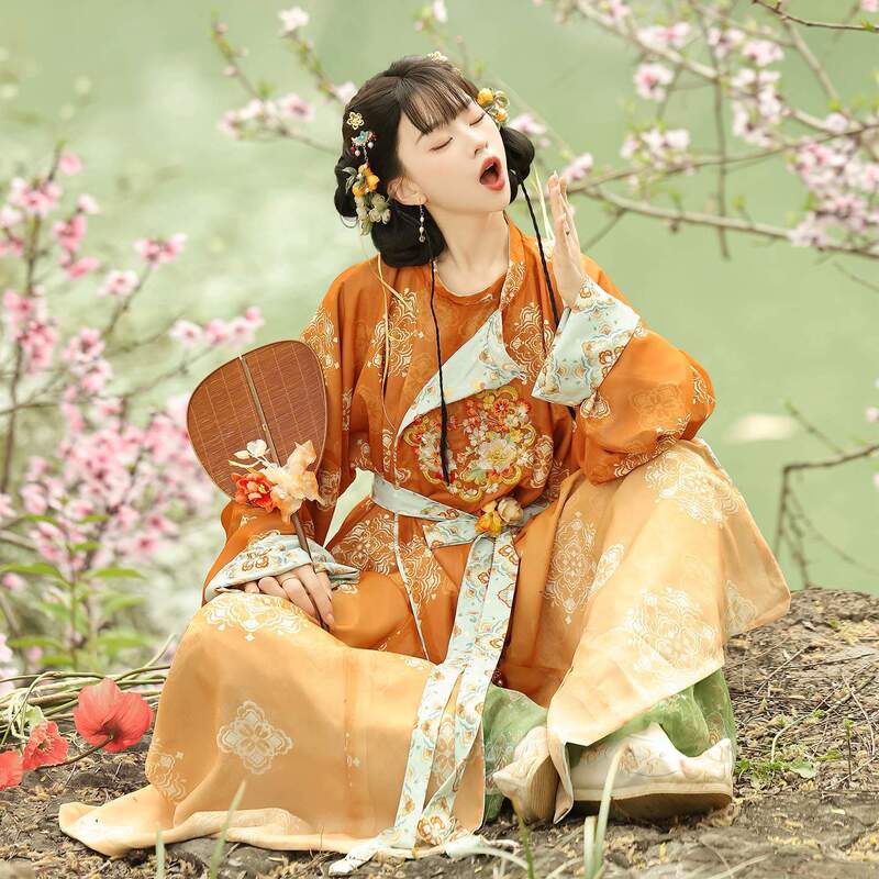 Original Tang-style Hanfu for women, 2026 new model, adult reversible round-neck robe with lantern pants, traditional daily commuting outfit Original Tang-style Hanfu for women, 2026 new model, adult reversible round-neck robe with lantern pants, traditional daily commuting outfit