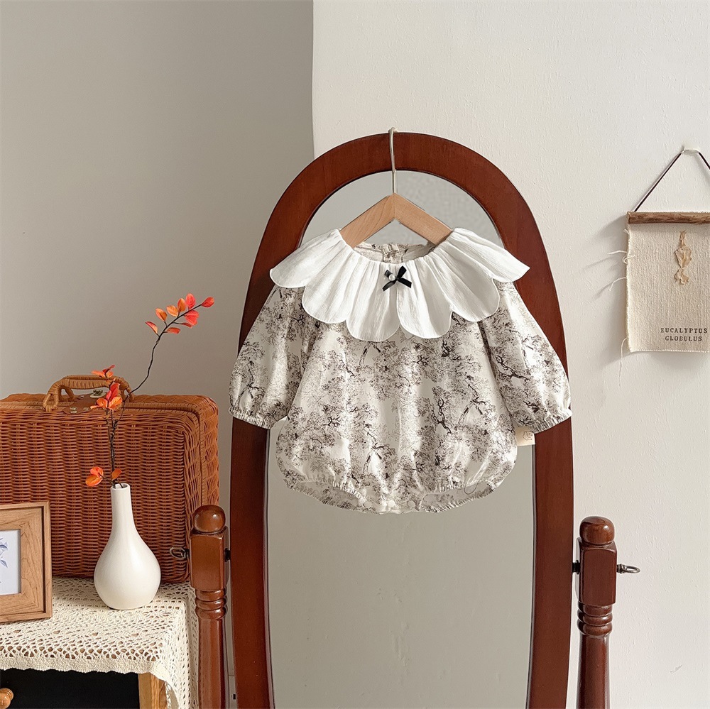 Primavera y otoño bebé mono bebé pétalo solapa mameluco fuera traje de escalada recién nacido ropa de primavera tesoro femenino ropa de primavera