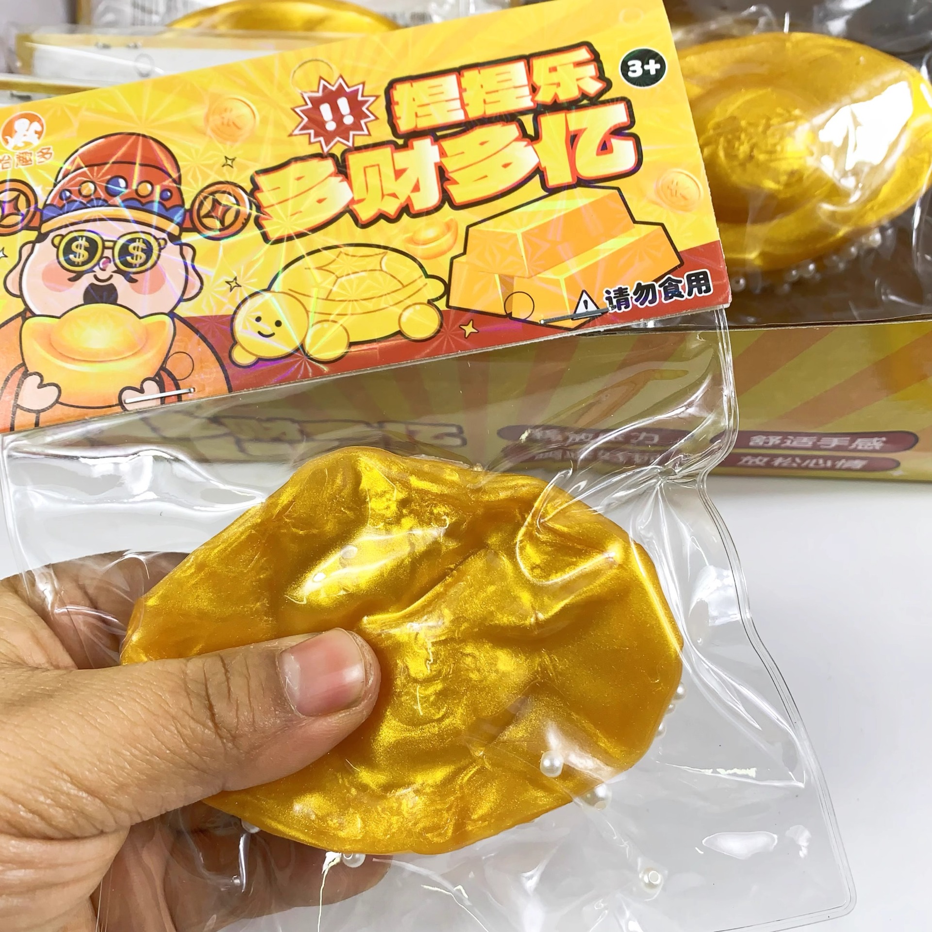 El lingote de oro rojo de Internet amasó juguetes de descompresión, el artefacto de descompresión infantil del año de la serpiente, la tortuga rebotó lentamente en el regalo de Año Nuevo.