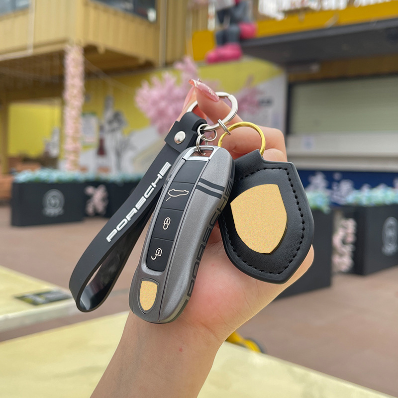 모델 B 스페이스 그레이에는 프리 쉴드 + 열쇠고리가 함께 제공됩니다.