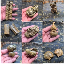 批发绿檀木手把件雕刻动物人物佛像实木工艺品摆件无漆工艺厂家