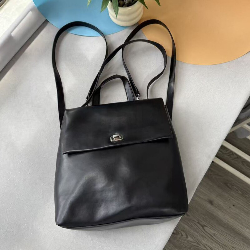 Trendy and unique designer bags for autumn and winter: casual, commuter-style, and preppy tote bags and backpacks for women