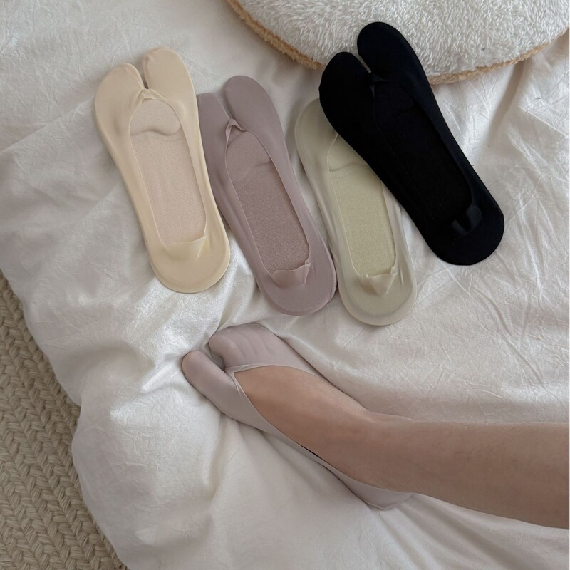 Summer Thin Split-Toe Boat Socks, Two-Toe Socks for Women, Soft Cushioning, Shock-Absorbing, Invisible Socks, Non-Slip, No-Slip Heel, Ice Silk Cool Short Socks