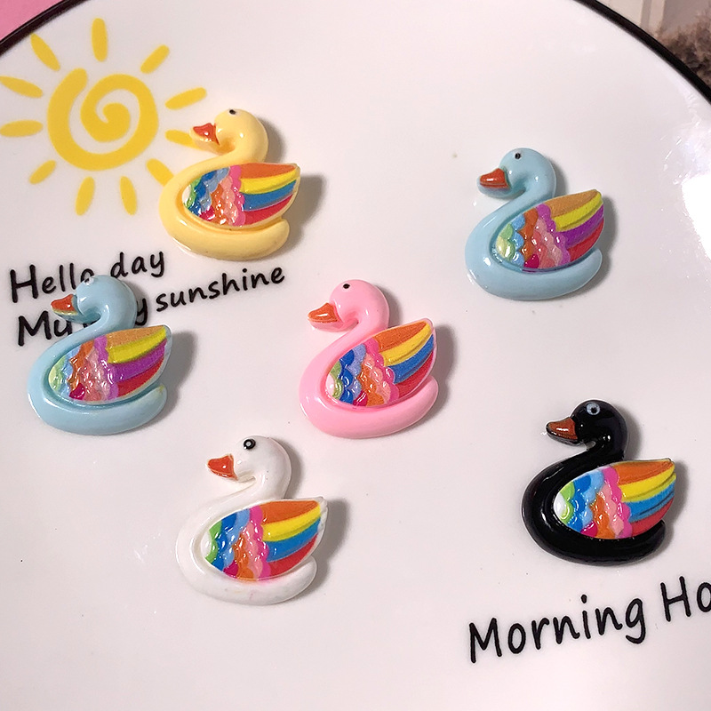 Nuevo colorido cisne diy accesorios de resina crema pegamento para el cabello clips para el cabello teléfono móvil agujero agujero hebilla hecha a mano al por mayor