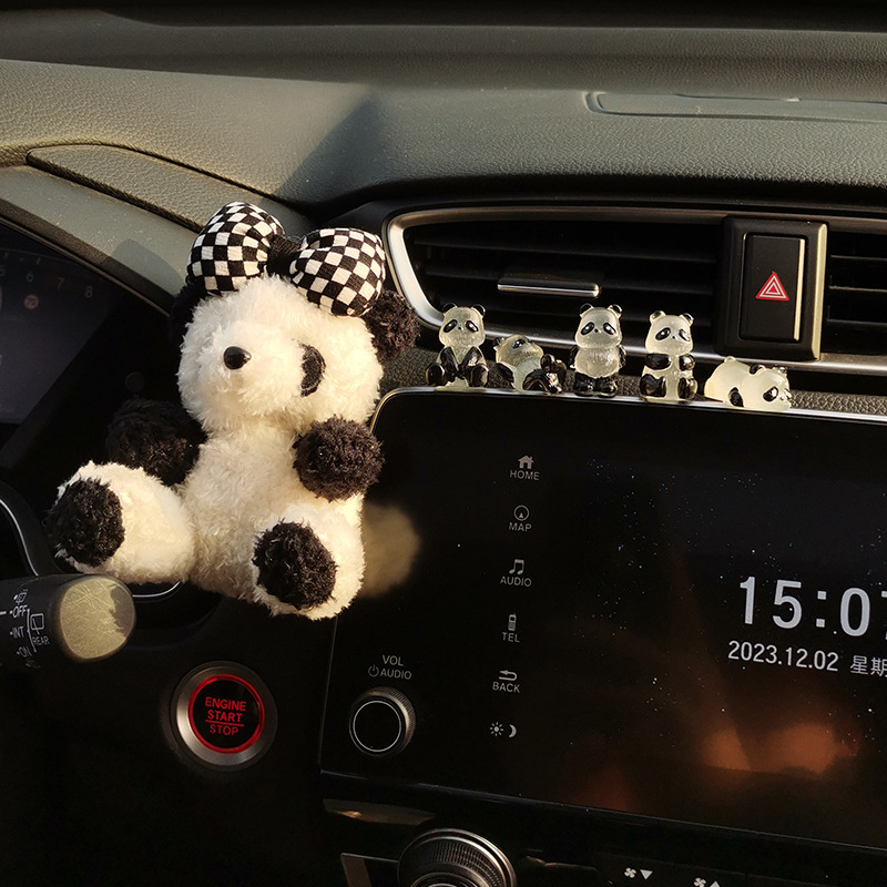 Linda decoración de coche panda pantalla de control central espejo retrovisor reflectante adorno muñeca de coche adorno de adorno de coche mujer