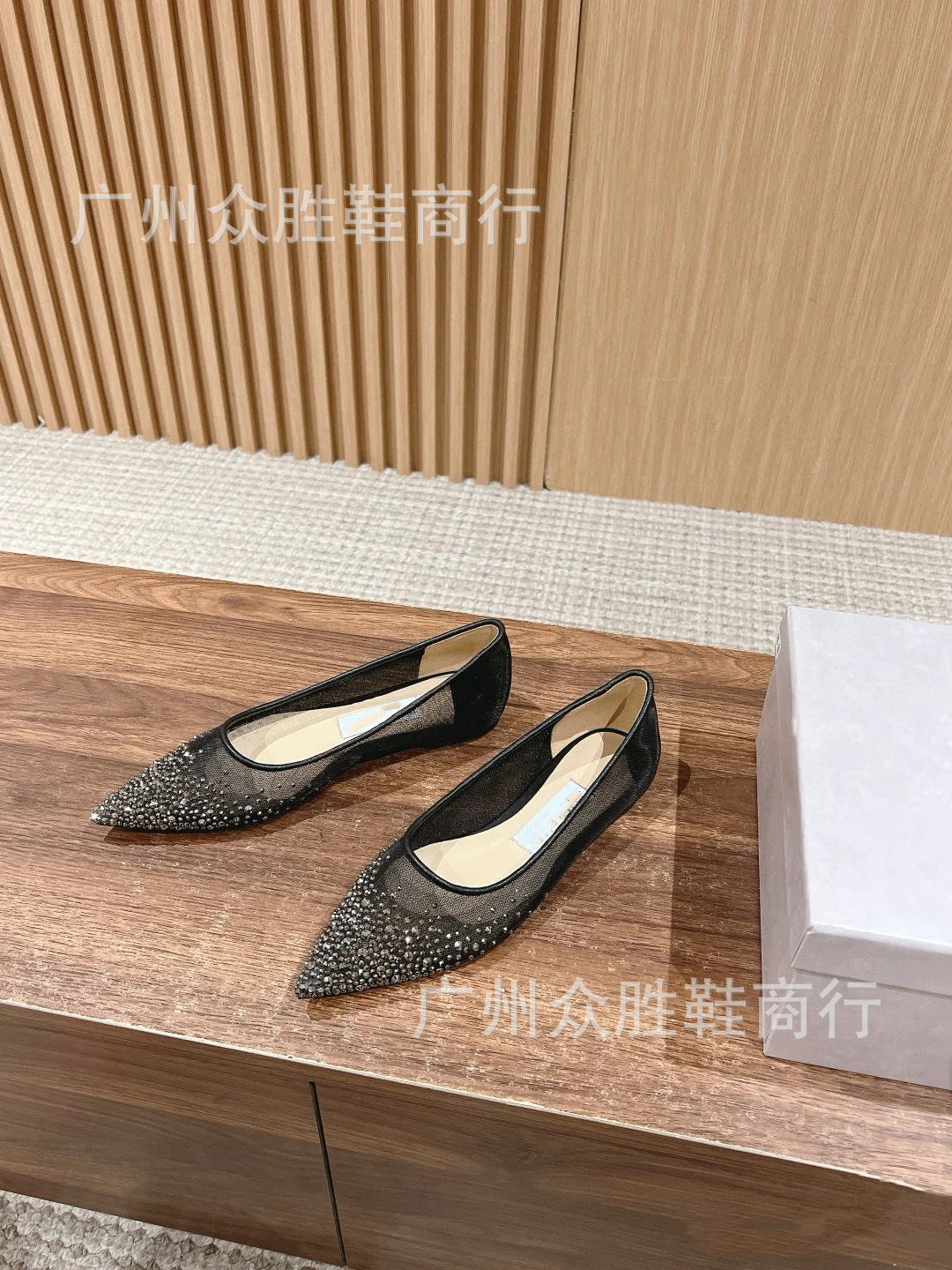 검은색 평평한 바닥