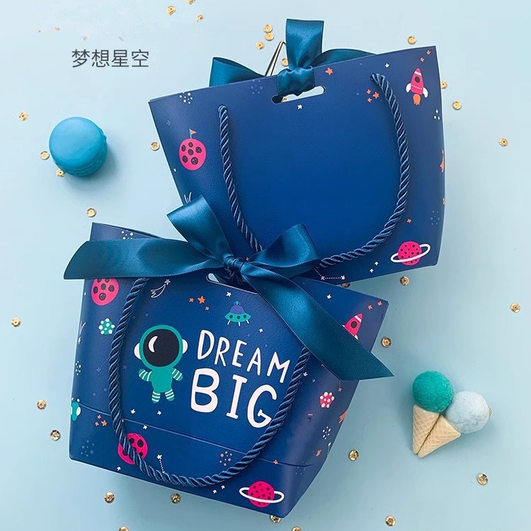 可爱卡通生日礼物包装礼品袋新款手提ins白卡纸袋耐用收纳购物袋