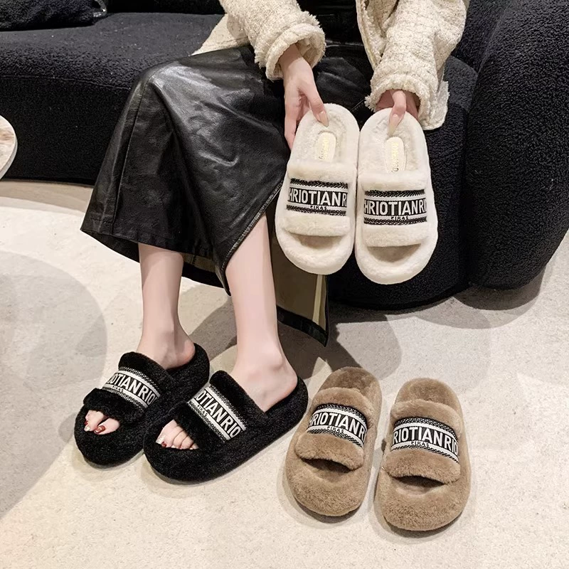 Платформенные меховые тапочки для женщин, подходящие для ношения на улице, новые модные пушистые домашние тапочки для осени и зимы 2025 года.