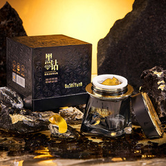 The story with her ink algae anti-aging black diamond cream, moisturizing, firming, pore shrinking, and skin brightening, the same as the original.