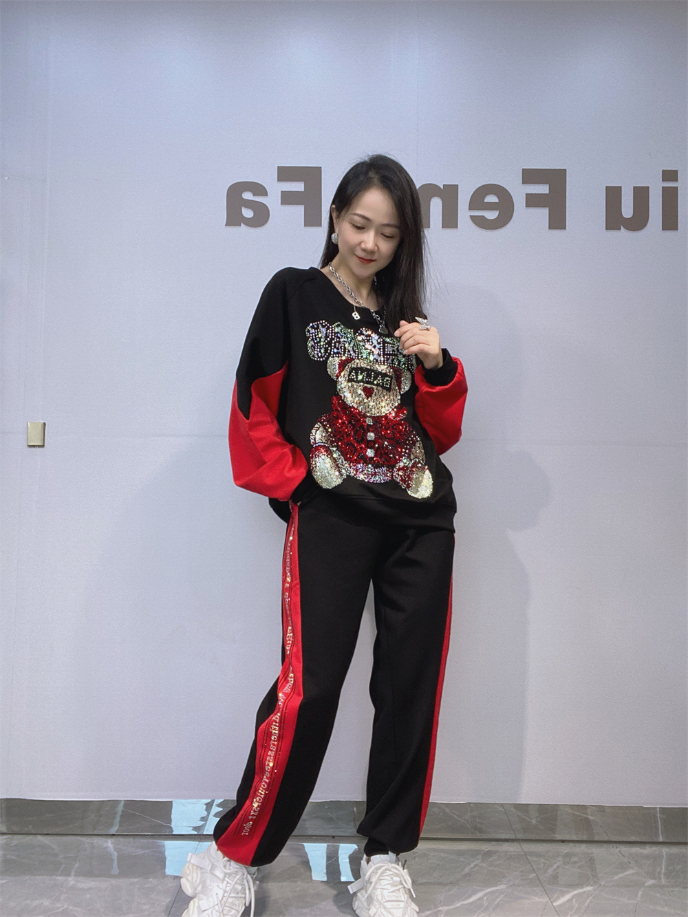 Europa y los Estados Unidos de la ropa de mujer diamante empalme cuello redondo manga larga pantalón conjunto damas de otoño casual diseño suelto pantalón conjunto