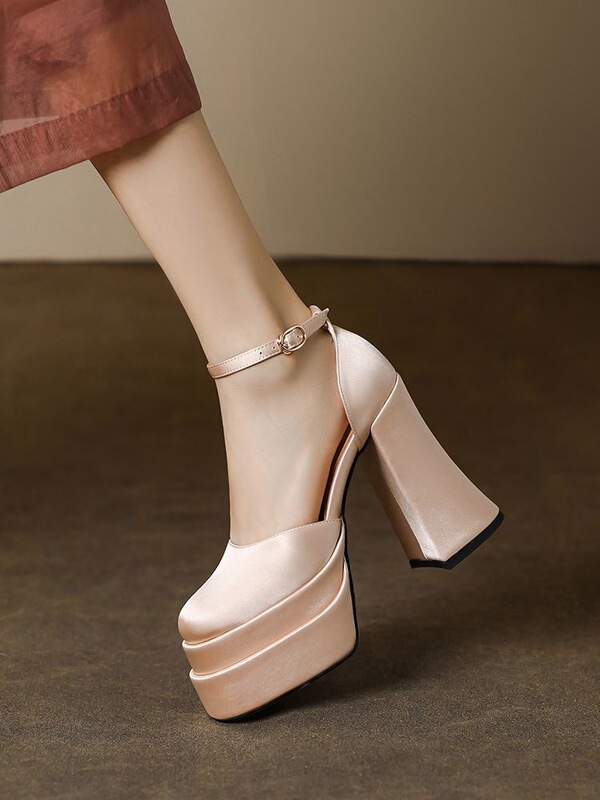 French-style vintage dress shoes with chunky heels and platform, new wedding shoes, perfect for wedding ceremonies and receptions French-style vintage dress shoes with chunky heels and platform, new wedding shoes, perfect for wedding ceremonies and receptions
