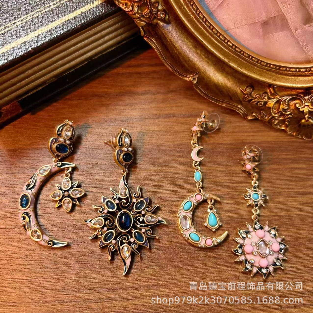 Retro fashionable elegant ear clips with tassels