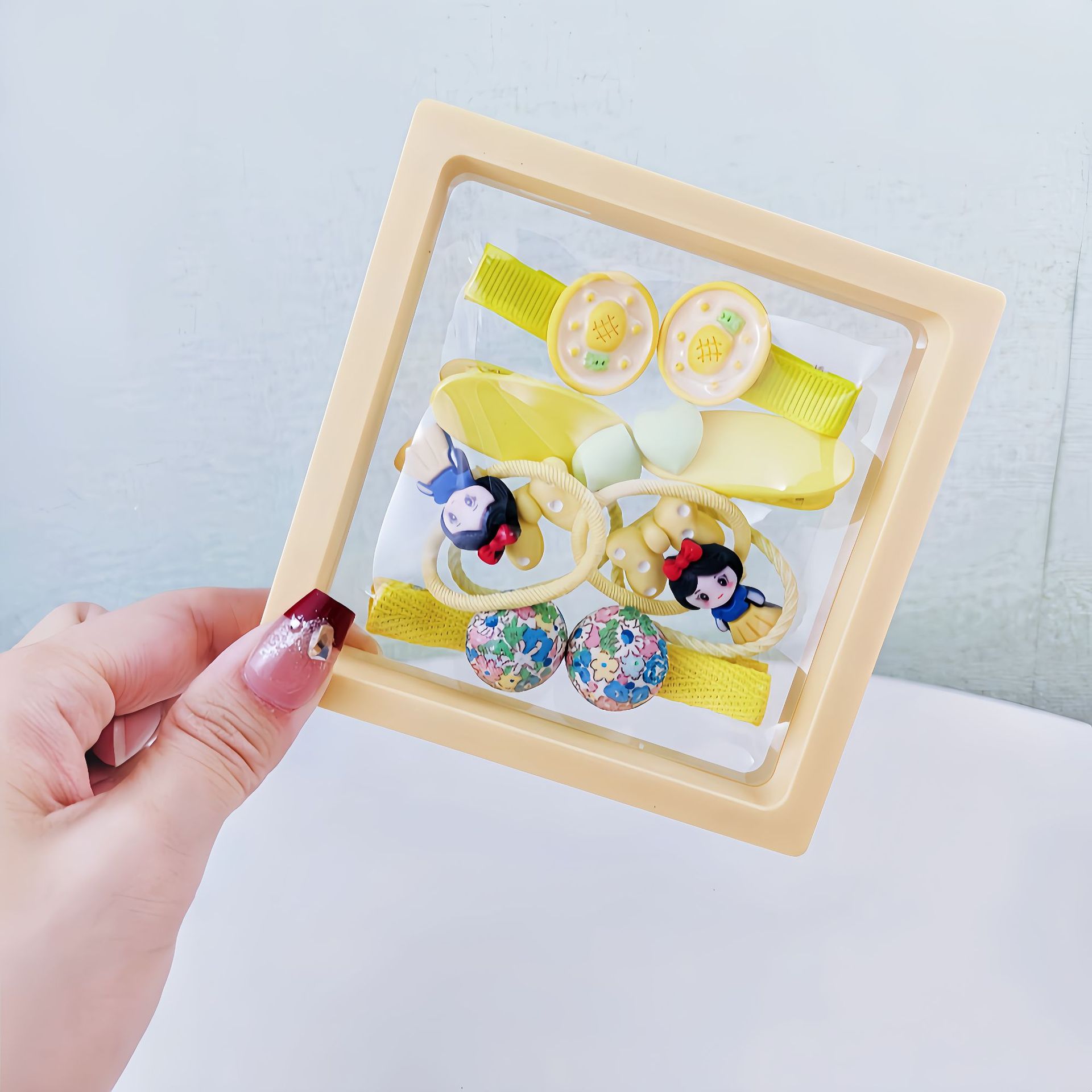 Caja de regalo amarillo