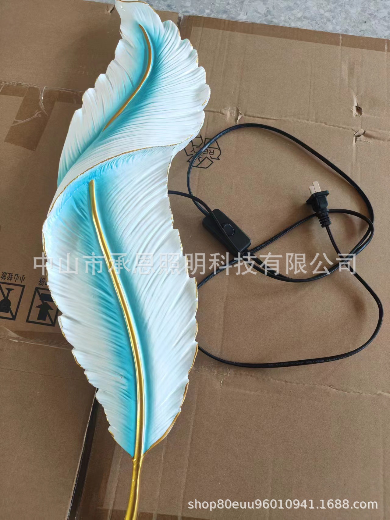 Nórdico creativo de plumas lámpara de pared de cabecera Tmall lámpara colgante de pared moderna Luz de lujo TV lámpara de pared de fondo lámpara de pared pasillo