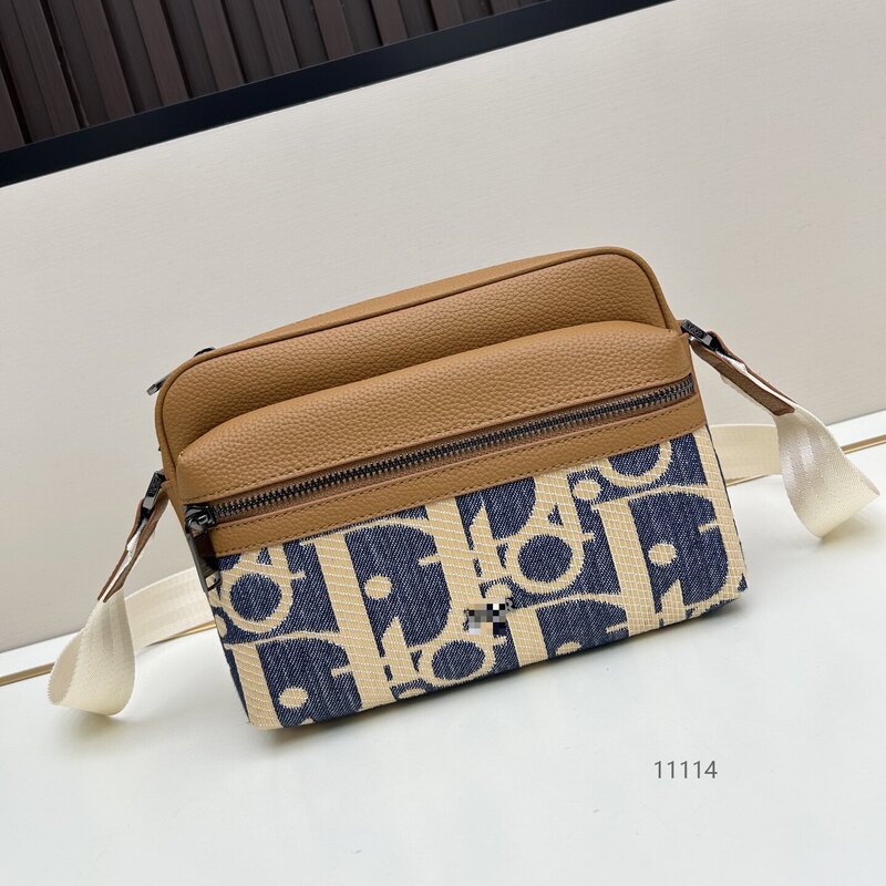 Shoulder Bag Women's New Fashion Crossbody Backpack Women's Sports Lightweight and Comfortable Small Shoulder Bag Commuter Bag High-End