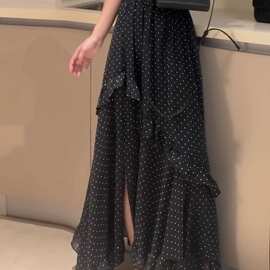 黑色波点印花开叉半身裙女2026夏季新款时尚设计感宽松荷叶边裙子