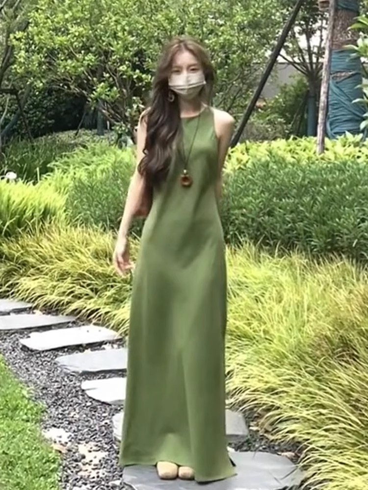 フレンチレトログリーンのサスペンダーワンピース、女性用2026年夏新作、小柄な方向け、ウエストシェイプのエレガントなロングドレス