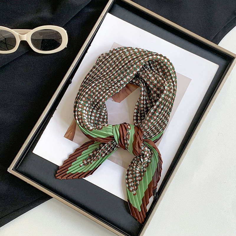 Pañuelo de seda plisado, sentido avanzado, nuevo anacardo, decoración de todo fósforo, bufanda profesional pequeña, bufanda de seda en forma de diamante personalizada, chal